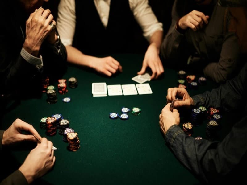 Các quyết định của người chơi rất qua trọng trong cách chơi bài poker